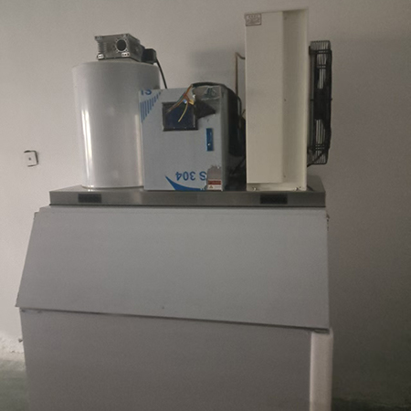 1吨片冰机触屏款交付山东某大型超市